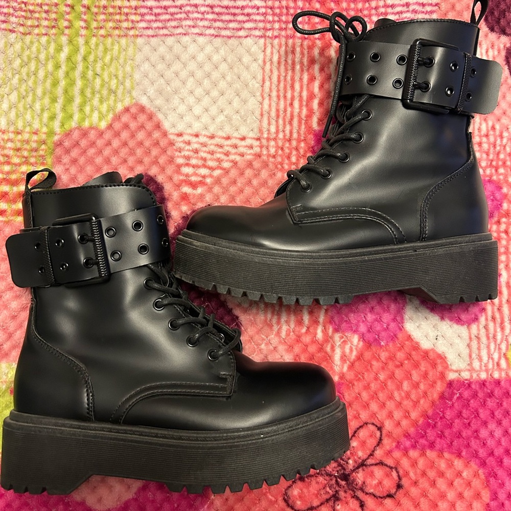 Boots - Picture 2 of 4